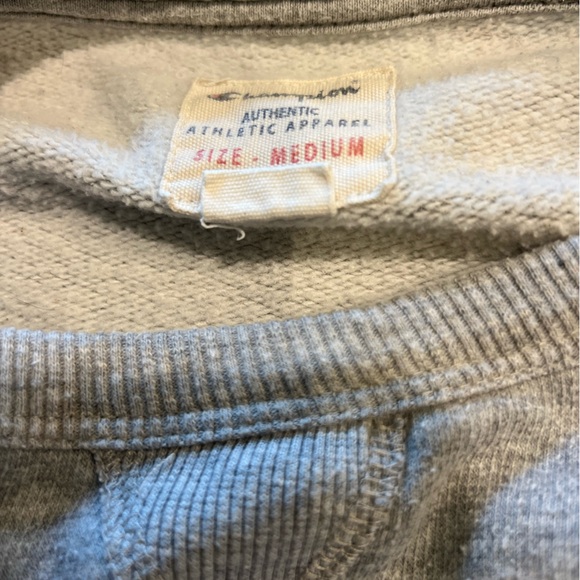 C⃨H⃨A⃨M⃨P⃨I⃨O⃨N⃨ Cropped Crew Neck Sweatshirt - Picture 3 of 4